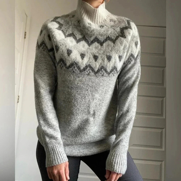 Thyme Maternity nordic gray sweater size small - Picture 2 of 3